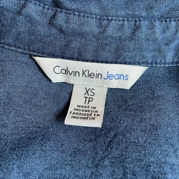 Calvin Klein Simple Button Up - Picture 4 of 4
